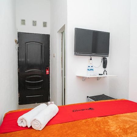 Hotel RedDoorz @ Aralia Harapan Indah Pulokendal Zewnętrze zdjęcie
