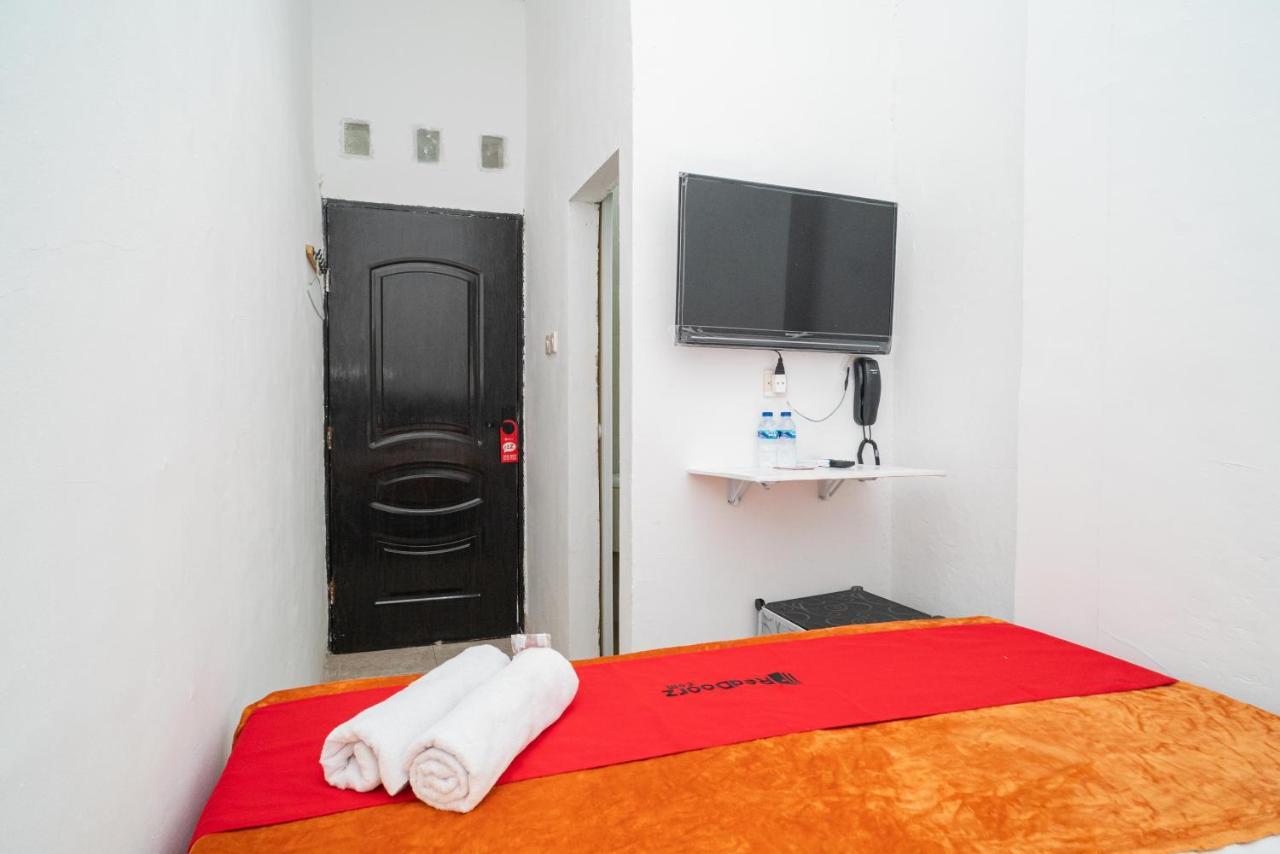 Hotel RedDoorz @ Aralia Harapan Indah Pulokendal Zewnętrze zdjęcie
