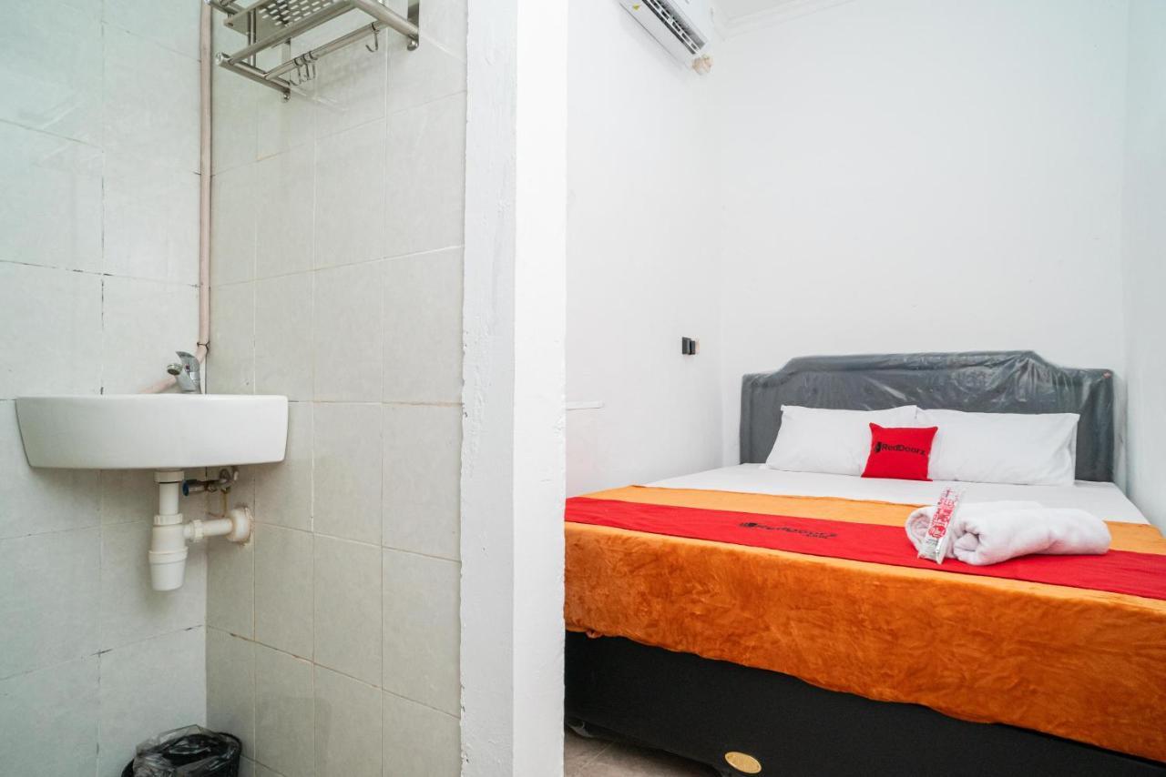Hotel RedDoorz @ Aralia Harapan Indah Pulokendal Zewnętrze zdjęcie
